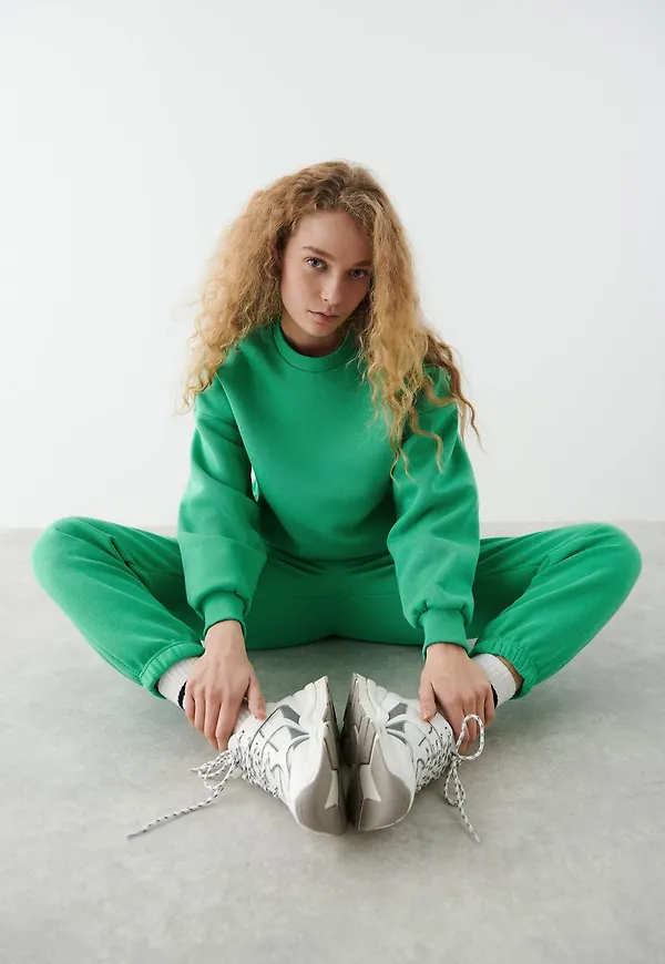 Basic sweater