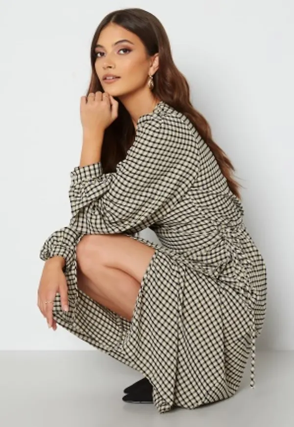 Object Collectors Item Nette L/S Wrap Dress sandshell 38