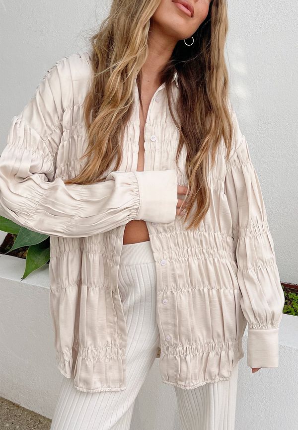 Bruna Bear x NA-KD Satinskjorta - Offwhite