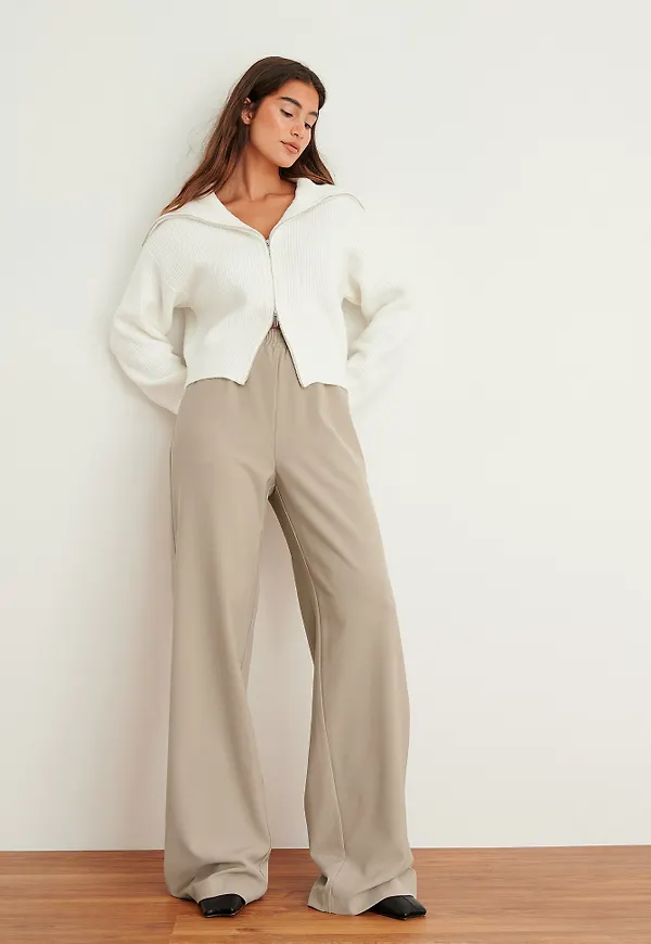 NA-KD Återvunna byxor med elastisk midja - Beige