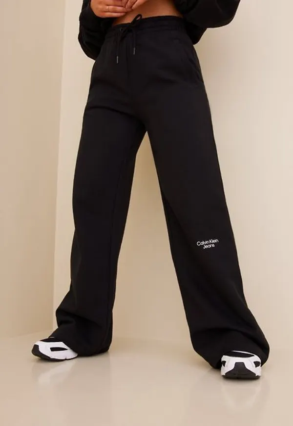 Calvin Klein Jeans Stacked Logo Wide Leg Jog Pant Mjukisbyxor
