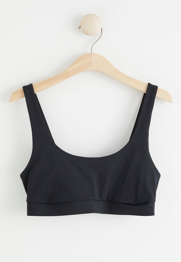 Svarta Lindex toppar dam (2024) • Just nu Upp till 50 rabatt Alissa