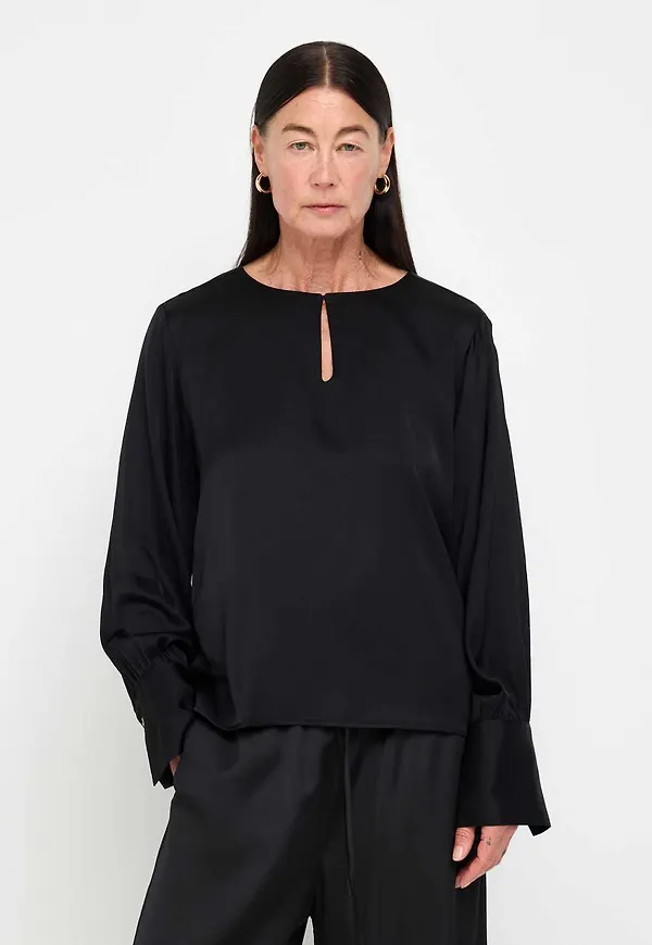 Blus i satin