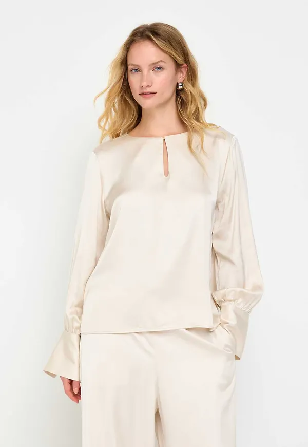 Blus i satin