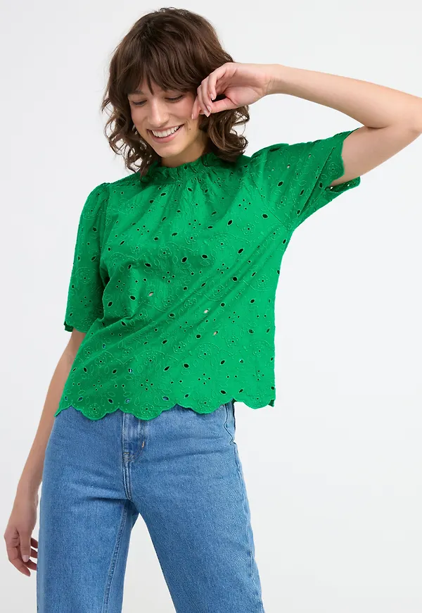 Blus med broderie anglaise