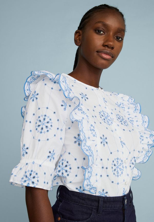 Blus med broderie anglaise