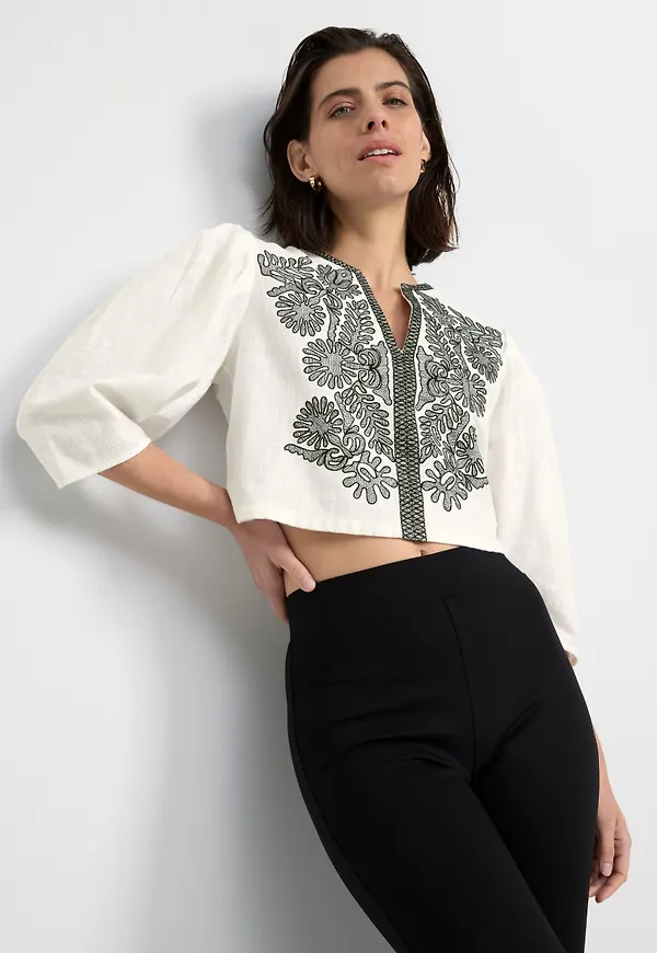Blus med broderier