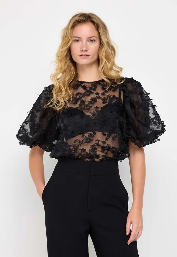 Blus med puffärmar och broderi