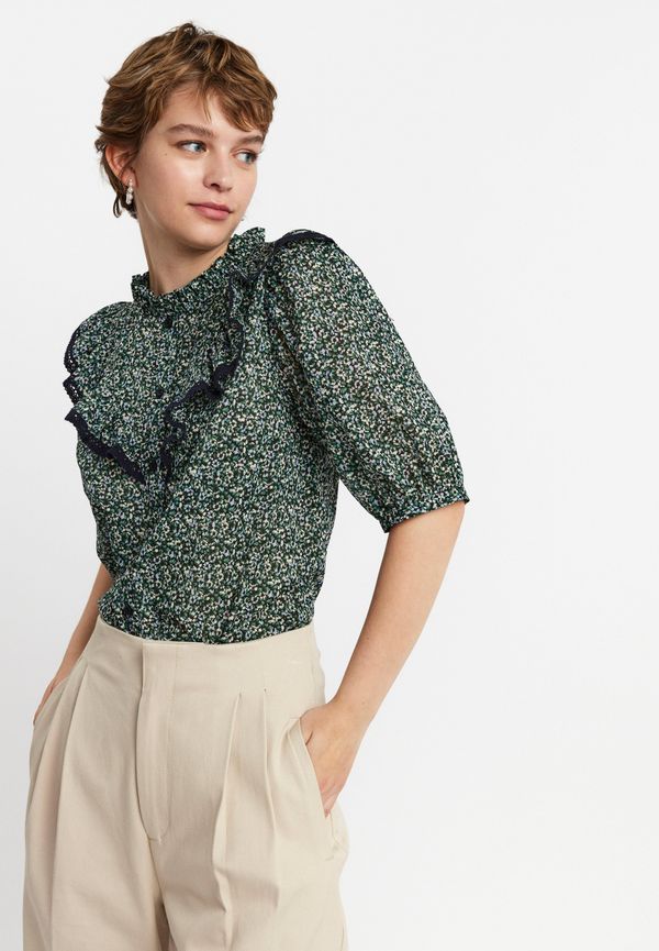 Blus med puffärm