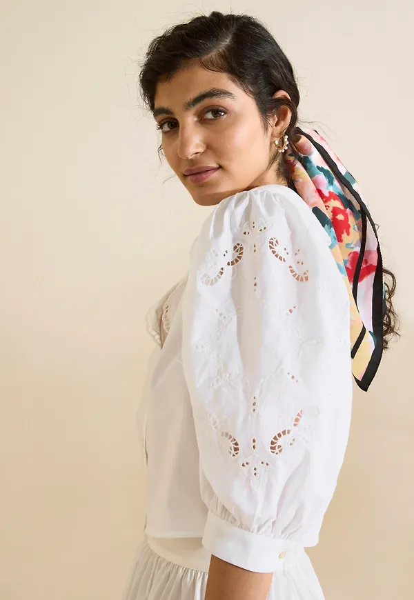 Blus med puffärm – Curated by Elsa & Sofia