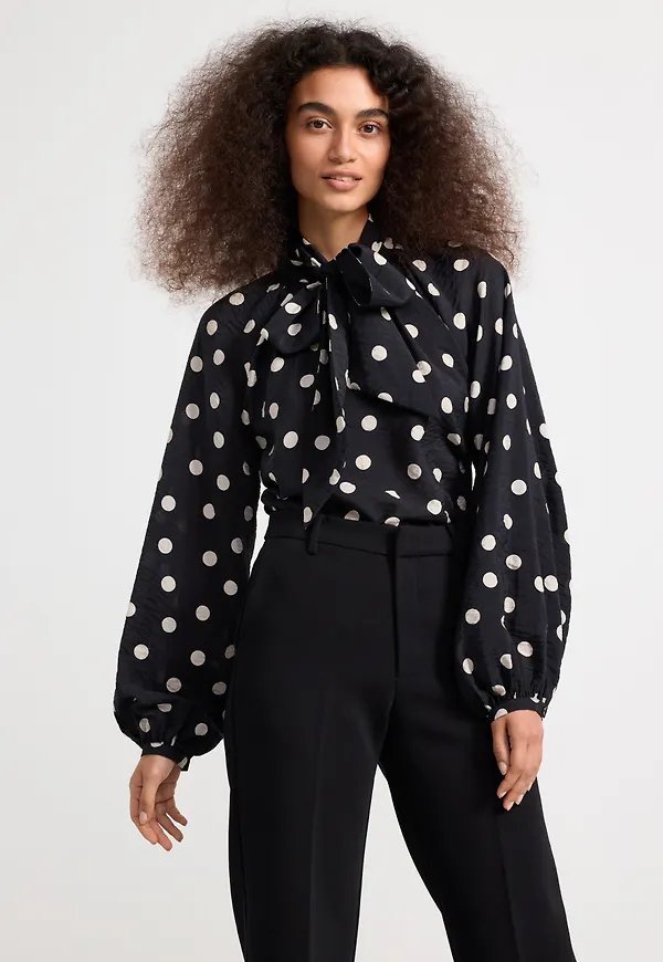 Blus med rosett