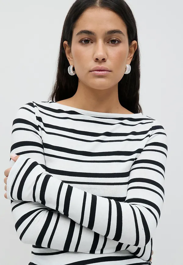 Boatneck ruched top