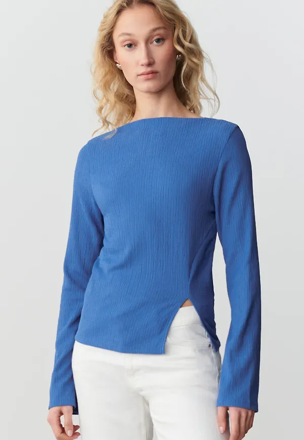Boatneck top