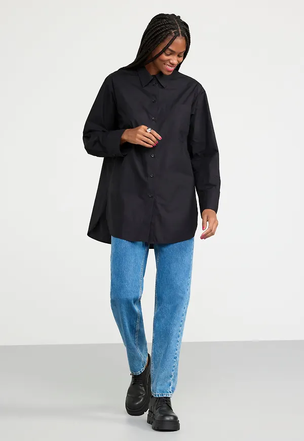 Bomullsskjorta i oversize-modell
