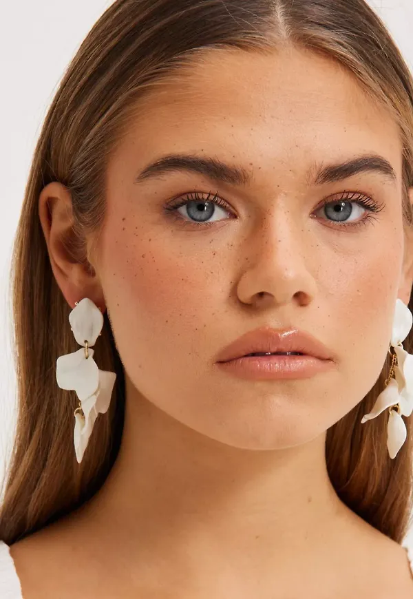 Bow19 - Örhängen - Pearl White - Winter Earrings - Smycken - Earrings