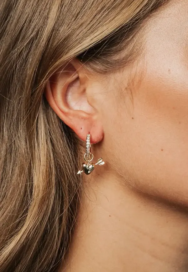 BOW19 - Guld - Arrowed Love Earring