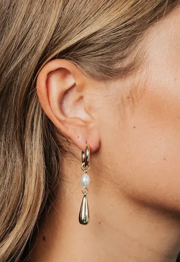 BOW19 - Guld - Pearl Drop Earring