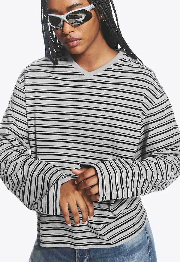 Boxy V-neck Long-sleevd T-shirt