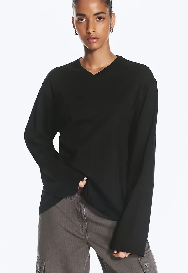 Boxy V-neck Long-sleevd T-shirt