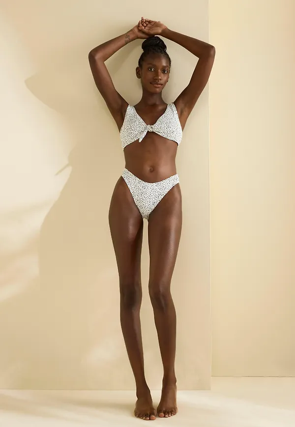 Brazilian regular bikinitrosa