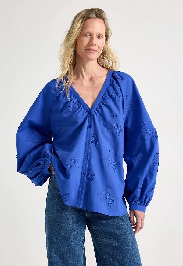 Broderad blus