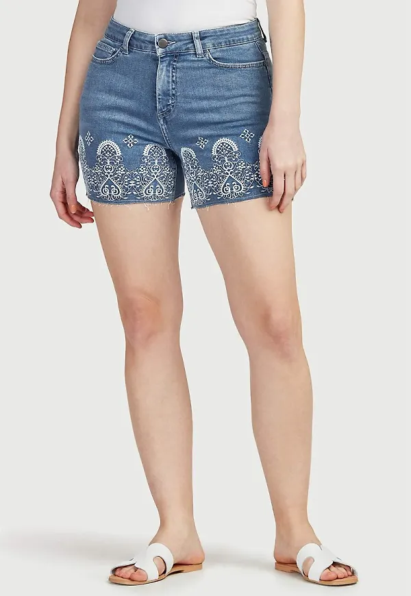 Broderade jeansshorts