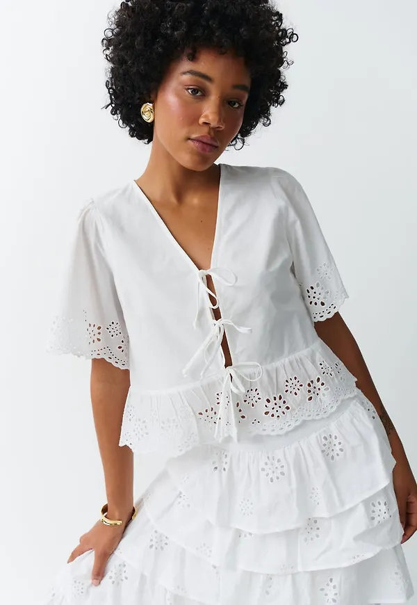 Broderi anglaise blouse