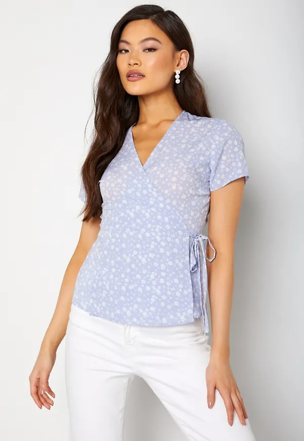 BUBBLEROOM Caylee wrap top Light blue / Patterned 38