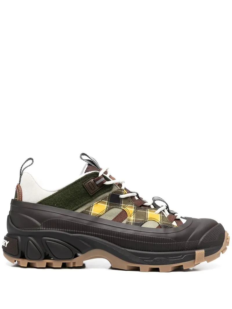 Burberry Arthur rutiga sneakers med grov sula - Brun