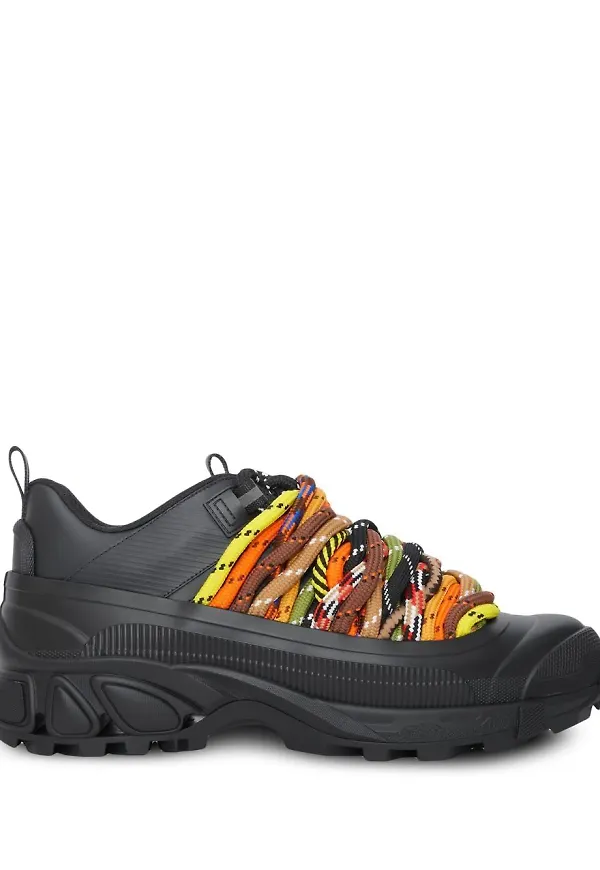 Burberry låga sneakers med spetsdetalj - Svart