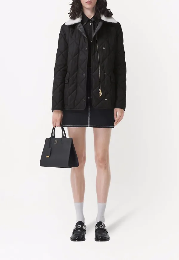 Burberry quiltad jacka med fårskinnskrage - Svart