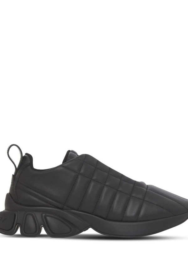 Burberry quiltade låga lädersneakers - Svart