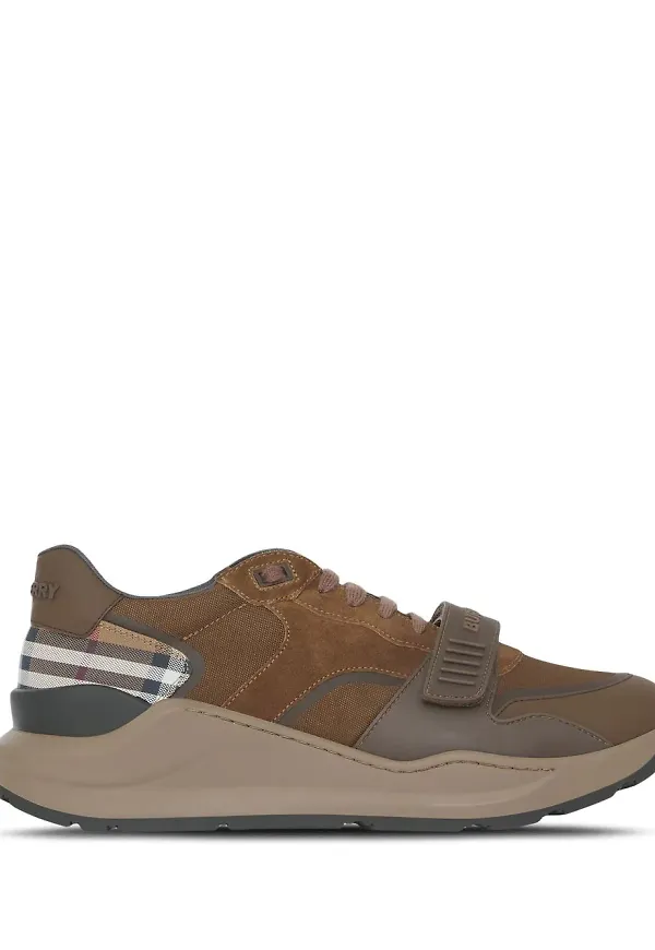 Burberry rutiga sneakers med snörning - Brun