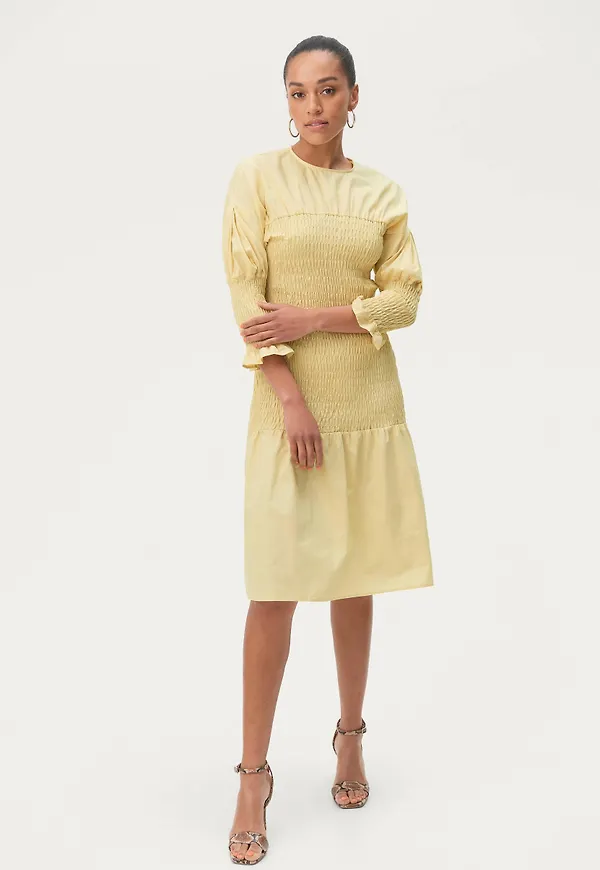 Gina Tricot - Klänning Magdalena Smock Dress - Gul
