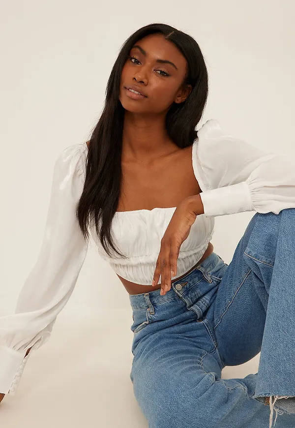 NA-KD Trend Glansig veckad blus - White