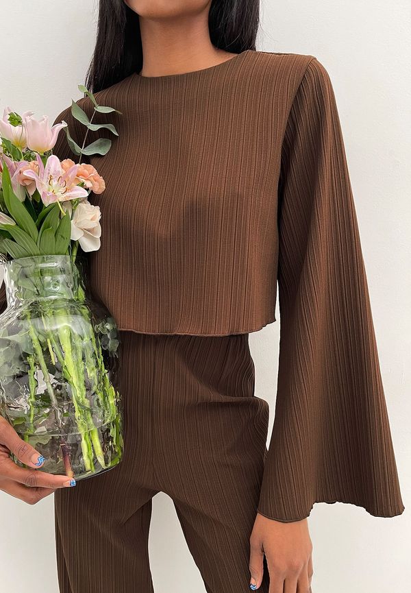 NA-KD Plisserad blus med trumpetärmar - Brown