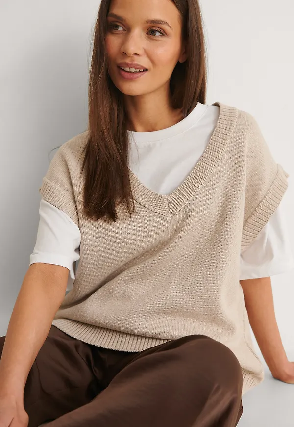 NA-KD Recycled stickad väst med v-ringning - Beige