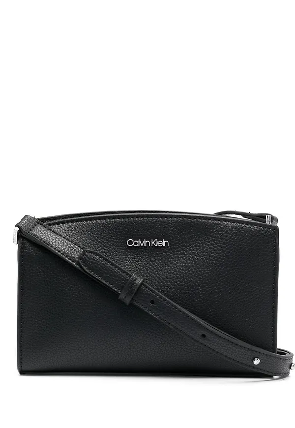 Calvin Klein axelremsväska med logotypplakett - Svart