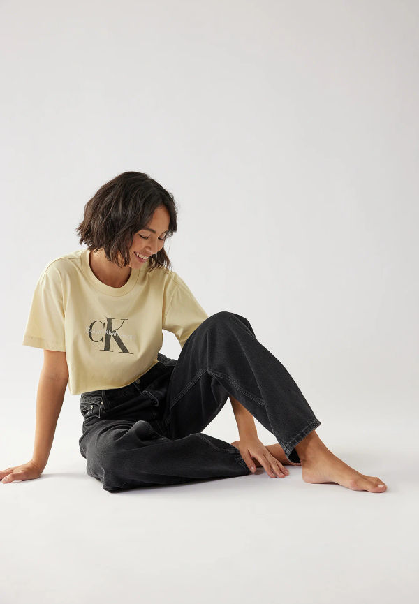 Calvin Klein for NA-KD Ekologisk croppad T-shirt med rå fåll - Beige