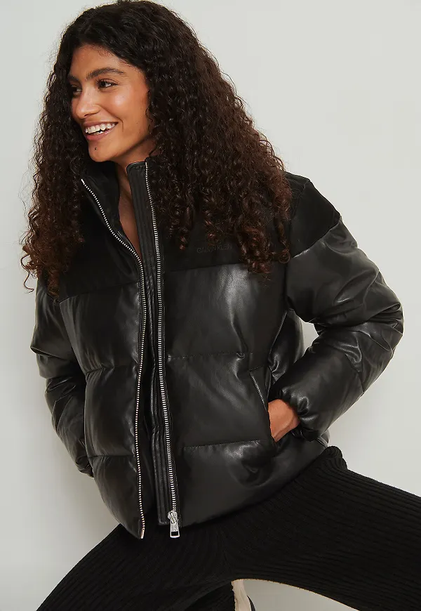 Calvin Klein Jacka i fuskmocka - Black