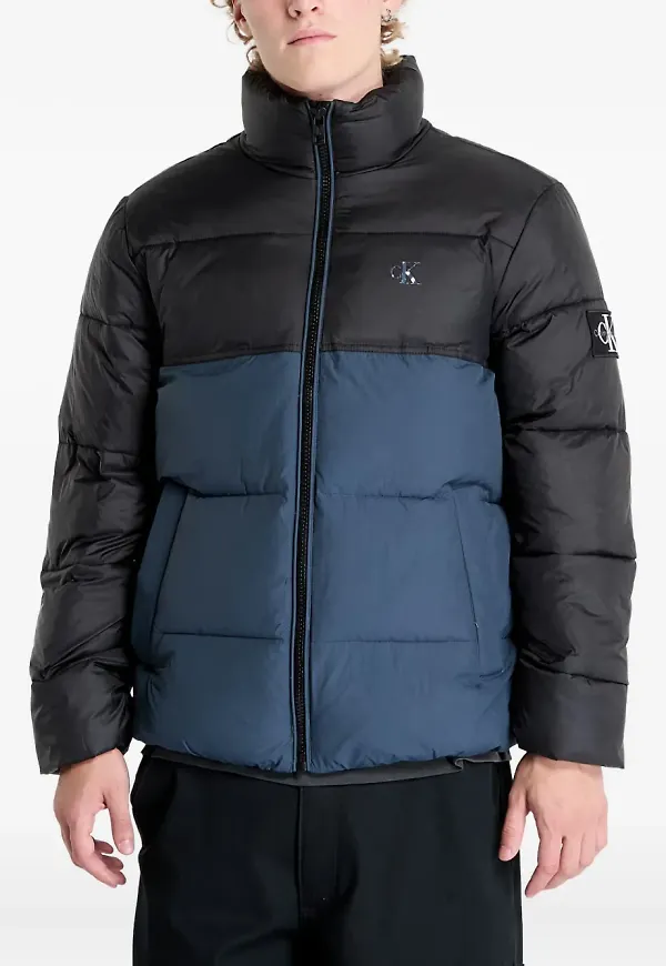 Calvin Klein Jeans puffjacka med färgblock - Blå