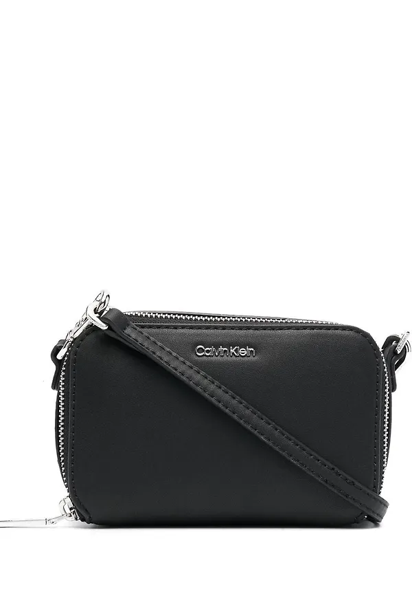 Calvin Klein liten axelremsväska - Svart