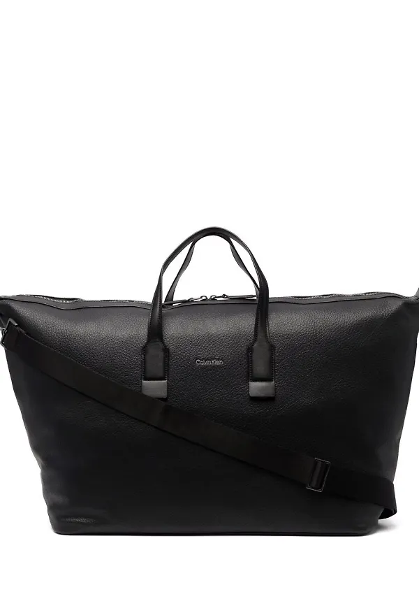 Calvin Klein weekendväska i konstläder - Svart