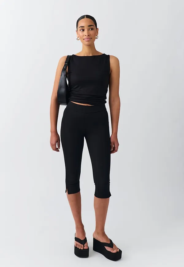 Capri trousers