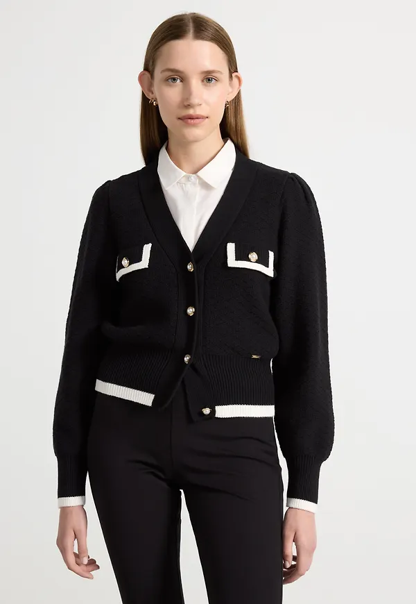 Cardigan med pärlknappar