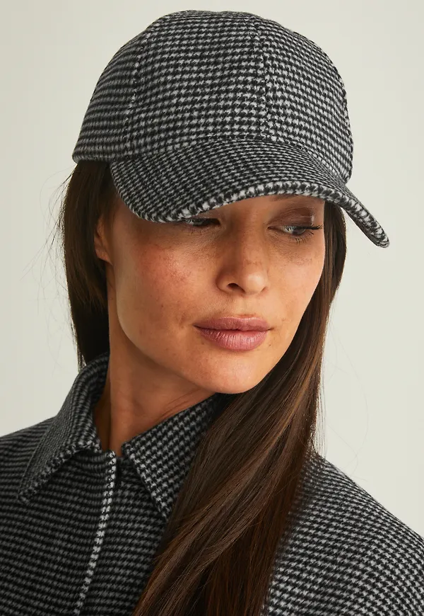 Carla cap
