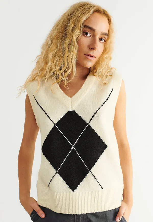Carla knitted vest