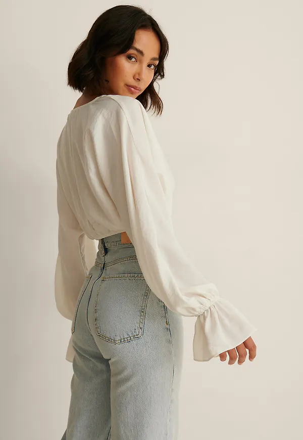 NA-KD Party Cropped Flowy Blus - White