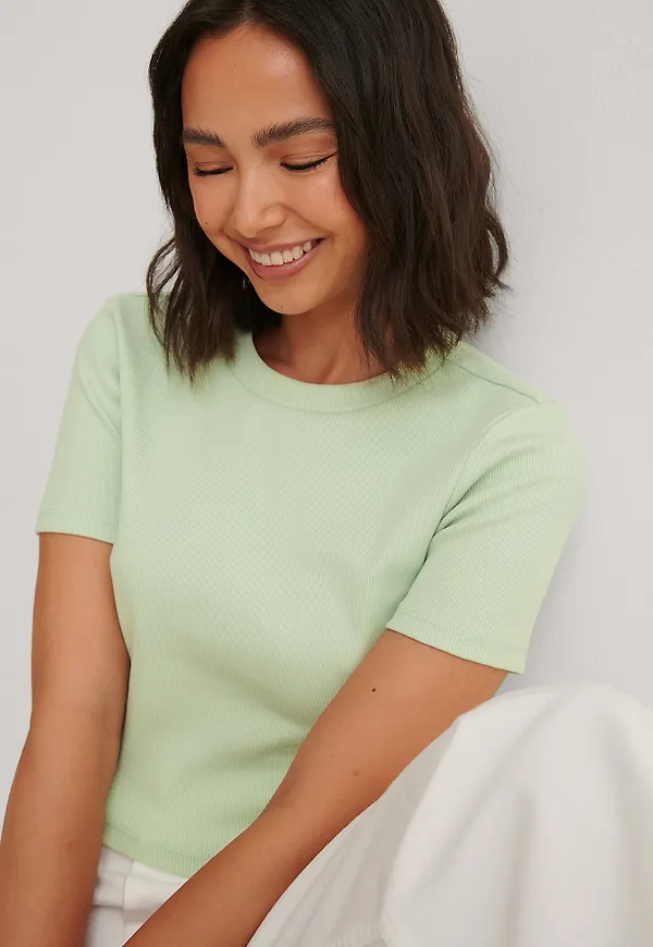 Louise Madsen x NA-KD Ekologisk Bas-t-shirt - Green
