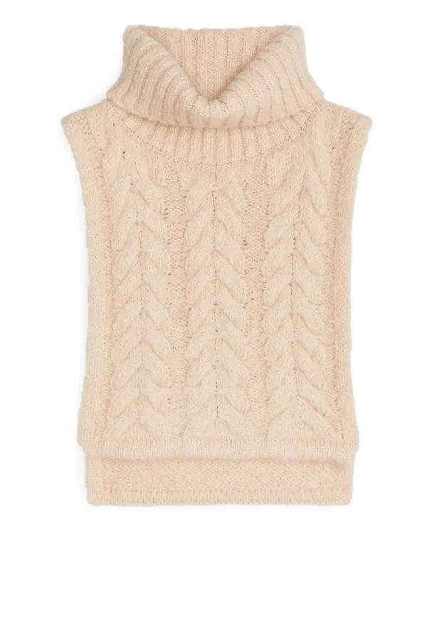 Chunky Cable-Knit Bib - White